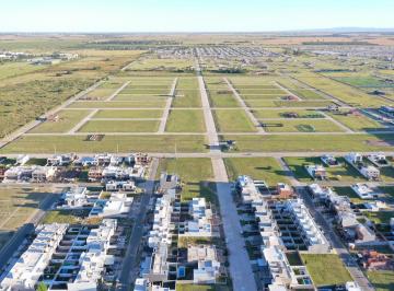 Terreno · 360m² · Lote en Venta en Abras de Manantiales