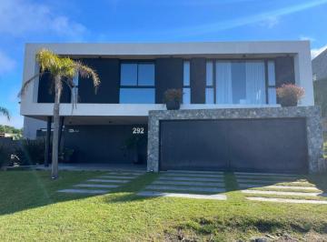 Casa de 6 ambientes, Costa Esmeralda · Deportiva 292 a m del Sector Deportivo!
