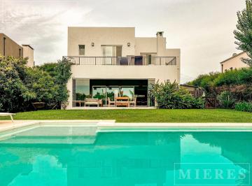 Casa · 260m² · 6 Ambientes · Casa en Venta a La Laguna en San Francisco, Villanueva