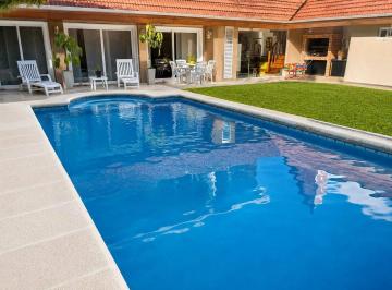 Casa · 371m² · 5 Ambientes · 3 Cocheras · Alquiler Casa - Patio - Pileta - 5 Amb - Sin Expensas