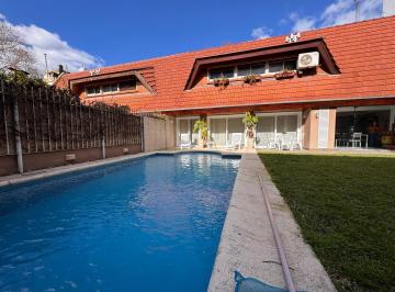 Casa · 371m² · 5 Ambientes · 3 Cocheras · Alquiler Casa - Patio - Pileta - 5 Amb - Sin Expensas