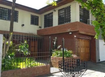Casa · 200m² · 4 Ambientes · 1 Cochera · Casa Chalet en Venta en Olivos, Vicente López, G. B. a. Zona Norte