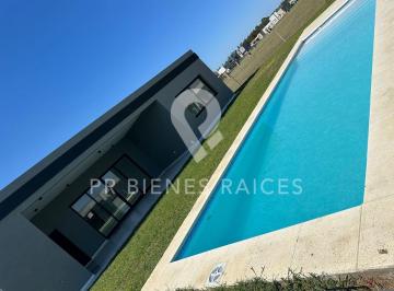 Casa · 215m² · 4 Ambientes · 4 Cocheras · Casa en Alquiler en San Felipe Barrio Privado