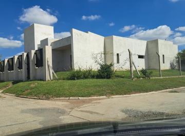 Casa · 1500m² · 3 Ambientes · 2 Cocheras · Casa en Venta - Permuta por Deptos