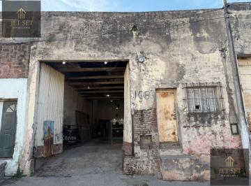 Bodega-Galpón · 160m² · 2 Ambientes · Venta Galpón en Pueyrredón, con Servicios
