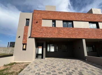 Casa de 4 ambientes, Córdoba · Dúplex a Estrenar 2 Dorm - Patio - 2 Cochera en B° San Ignacio Village (Cerrado)