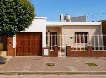 Casa · 115m² · 4 Ambientes · 1 Cochera · Casa en San Nicolas de Los Arroyos