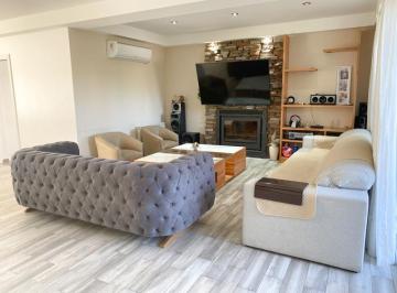 Casa · 180m² · 4 Ambientes · 4 Cocheras · Casa - Arenas del Sur