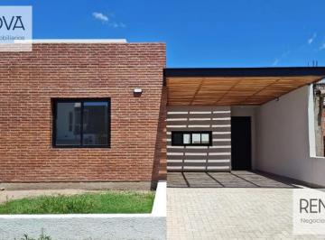 Casa · 137m² · 5 Ambientes · 2 Cocheras · Excelente Dúplex en San Ignacio Village!