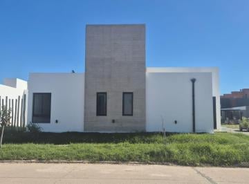Casa · 97m² · 4 Ambientes · 1 Cochera · Excelente Duplex en San Ignacio de 2 Dor!