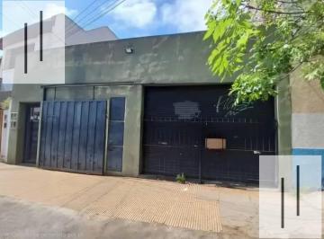 Casa · 293m² · Casa Multifamiliar con Taller Al Frente