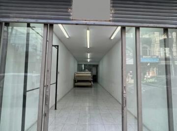 Local comercial · 90m² · 1 Ambiente · Amplio Local en Excelente Ubicación