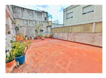 Departamento de 3 ambientes, Flores · Depto. 3 Amb + Patio de 52 m² + Cochera + Patio Secundario con Lavadero Cubierto