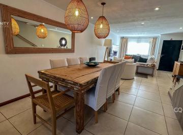 Casa · 269m² · 5 Ambientes · 1 Cochera · Venta Triplex 5 Amb Munro con Terraza Patio y Parrilla