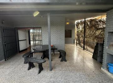 Casa · 525m² · 5 Ambientes · 2 Cocheras · Casa a La Venta en Villa Carlos Paz de 3 Dorm., con Terraza, Pileta y Una Gran Vista