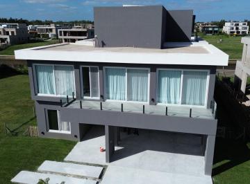 Casa · 460m² · 8 Ambientes · 3 Cocheras · Casa Chalet en Venta en El Yacht, Nordelta, Tigre