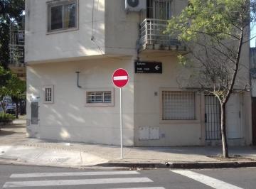 Departamento de 1 ambiente, Parque Chacabuco · PH en Alquiler en Parque Chacabuco. Monoambiente. Apto Profesional. Sin Expensas