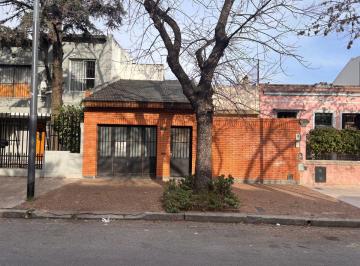 Casa de 4 ambientes, Floresta · Casa Terreno 9 X 27 / 4 Amb 2 Baños Garage Patio Jardin 2 Terrazas