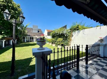 Casa · 350m² · 6 Ambientes · 4 Cocheras · Venta de Chalet en Olivos de 6 Ambientes Garage y Quincho Lote 10x50 Hay Que Verlo!