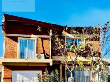 Casa · 135m² · 7 Ambientes · 1 Cochera · Casa 4 Dorm. Barrio Belgrano, Nqn Cap.