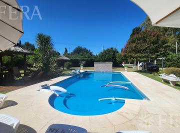 Quinta vacacional · 132m² · 3 Ambientes · Venta Casa Quinta 3 Ambientes con Piscina, Quincho y Parrilla en El Pato