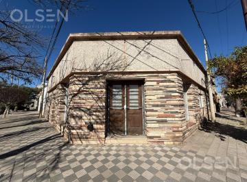 Casa · 233m² · 3 Dormitorios · 1 Cochera · Casa en Venta en General Bustos | 3 Dorm. Local Comercial