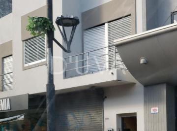 Local comercial de 2 ambientes, La Plata · Local de 100 m² en Planta Baja y Departamento de 2 Ambientes con Patio y 2 Baños.