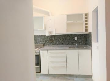 PH · 84m² · 4 Ambientes · Precioso PH de 4 Ambientes con Entrada Independiente. 100 m². Patio C/ Parrilla.