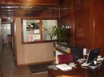 Local comercial · 125m² · Local en Flores - Planta Baja y Subsuelo en Edificio - 125 m² Cubiertos - 3 Baños