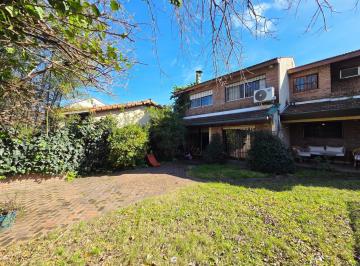 Casa · 180m² · 5 Ambientes · 3 Cocheras · Casa en Venta oportunidad¡4 Dorm 3 Baños, Jardín, Pileta, Cochera Dos Autos