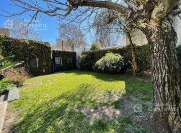 Casa · 80m² · 3 Ambientes · Casa en 1 Planta, 3 Amb. Sobre Lote de 8,66x31,19 m con Gran Fondo Libre