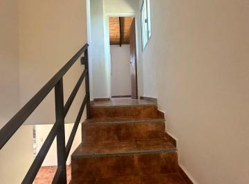 Casa de 4 ambientes, Mendiolaza · Housing en Mendiolaza, Dúplex 120 m², 2 Dorm con Parque 1/2 Ha Portón Automático y Cámaras
