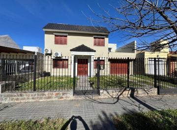 Casa de 9 ambientes, Córdoba · Hermosa Casa en Nuevo Poeta Lugones