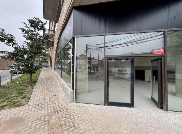 Local comercial · 240m²