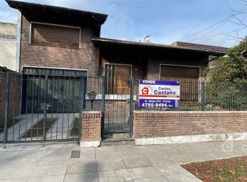 Casa · 258m² · 6 Ambientes · 1 Cochera · Solido Chalet 6 Amb. con 3 Baños, Playroom y Jardín