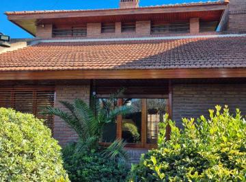 Casa · 290m² · 7 Ambientes · 2 Cocheras · Casa en Venta Gonnet La Plata