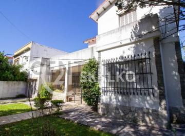 Casa · 285m² · 13 Ambientes · Alquiler Casa 4 Dorm., 3 Baños, Pileta, Jardin, Quincho, Barrio Roque Saenz Peña, Rosario