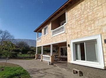 Casa · 215m² · 6 Ambientes · 2 Cocheras · Espectacular Casa en Venta - Carpintería, San Luis