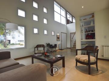 Casa · 200m² · 6 Ambientes · 2 Cocheras · Casa 6 Ambientes en Venta en Rumenco