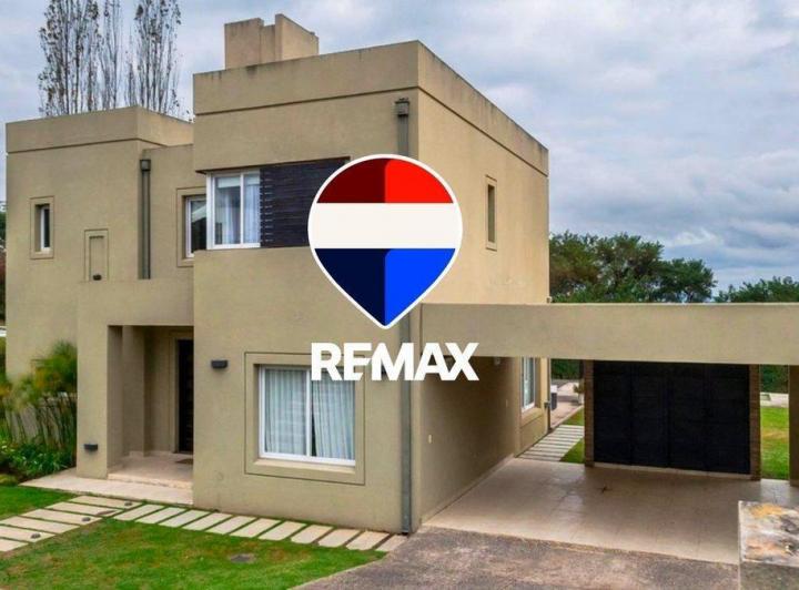 Casa · 268m² · 8 Ambientes · 2 Cocheras