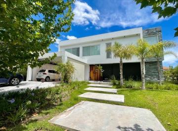 Casa · 375m² · 5 Ambientes · 2 Cocheras · Casa en Venta 4 Dorm. en Los Castores, Nordelta, Tigre