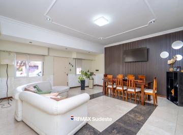 Casa · 205m² · 6 Ambientes · 2 Cocheras · Venta/permuta Casa 5 Dorm. - B. San Martin