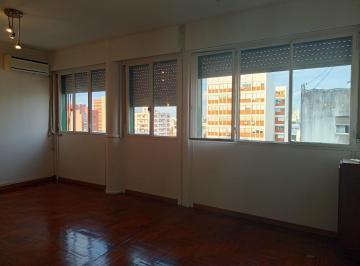 Departamento · 75m² · 3 Ambientes · Departamento en Alquiler de 2 Dorm.