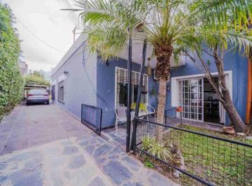 Casa · 168m² · 4 Ambientes · 3 Cocheras · Venta Casa con Jardin en Castelar Apto Credito