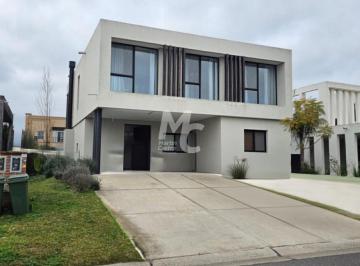 Casa · 210m² · 5 Ambientes · 2 Cocheras · Casa en Venta en Castaños, Nordelta
