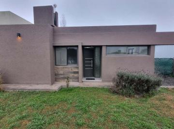 Casa · 98m² · 4 Ambientes · Venta Casa 3 Dorm. Villa Catalina Escritura