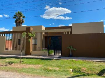 Casa · 136m² · 4 Ambientes · 1 Cochera · Casa 4 Amb en Alsina, Baradero