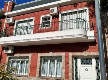 Casa · 230m² · 7 Ambientes · Venta Casa Lote Propio 2 PH en Block Coghlan