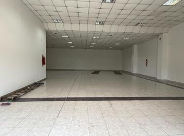 Bodega-Galpón · 275m² · 2 Ambientes · 25 Cocheras · Local Sobre Ovidio Lagos en Alquiler