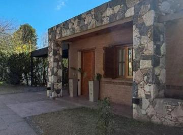 Casa de 7 ambientes, Villa Allende · Buscas Confort y Estilo? Casa en Alquiler 3 Dorm. B° San Isidro. Villa Allende